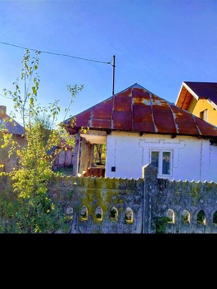 Casă cu 2 camere cu Teren 3819 Mp în Marcea
