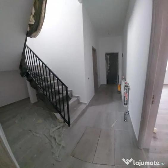 Casă cu 5 camere cu Teren 400 Mp în Central