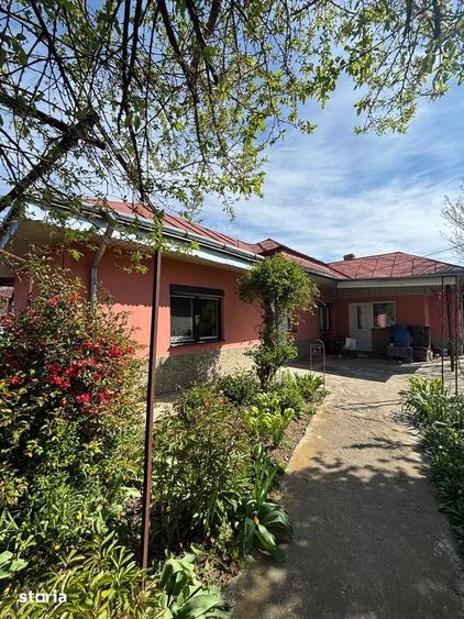 Casă cu 3 camere cu Teren 600 Mp în Central