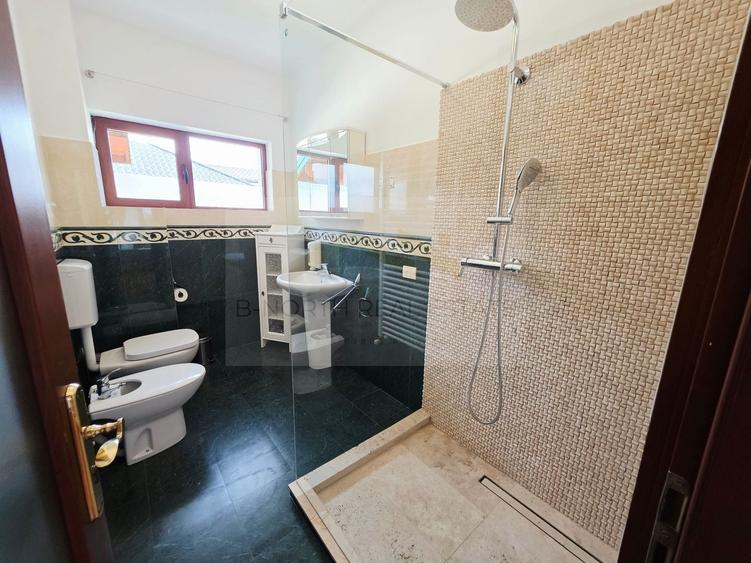 Casă individuală cu 6 camere cu Canalizare în Snagov