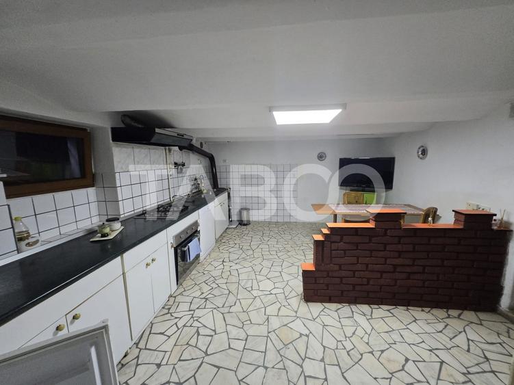 Casă individuală cu 4 camere cu Canalizare în Gușterița