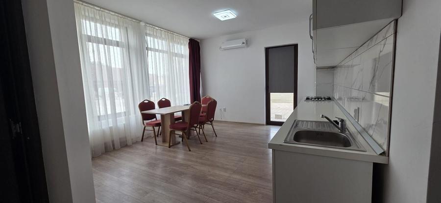 Casă individuală cu 6 camere cu Canalizare în Est