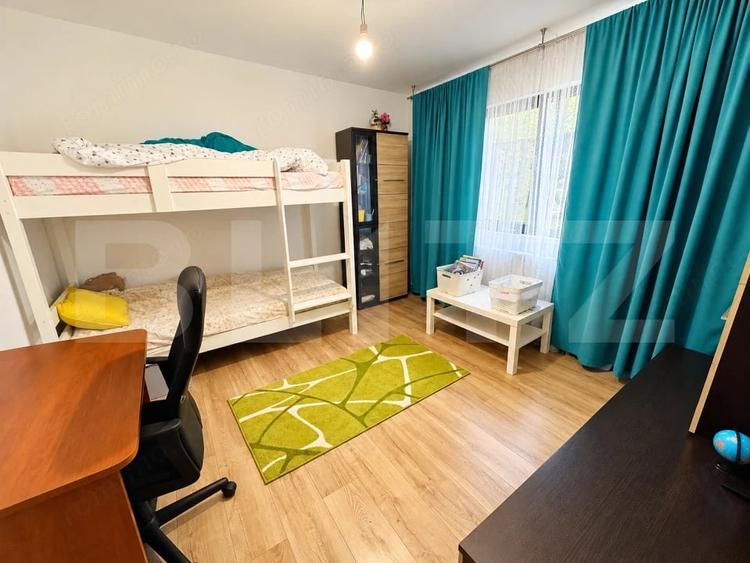 Casă cu 7 camere cu Teren 430 Mp în Cristești