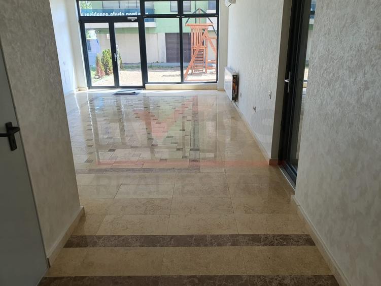 Apartament cu 2 camere semidecomandat, mobilat în Central