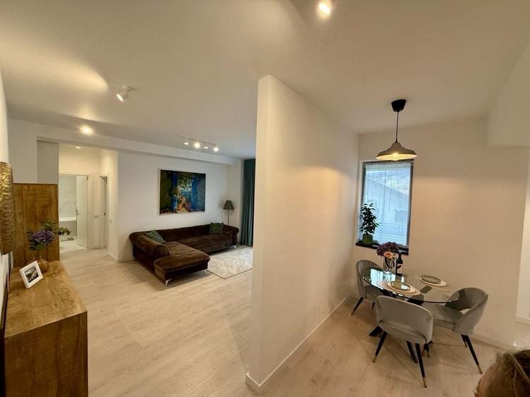 Apartament cu 2 camere decomandat în Central