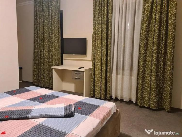 Casă cu 7 camere cu Teren 300 Mp în Faleză
