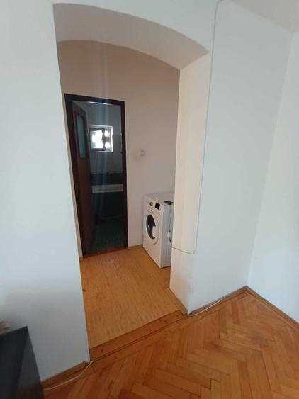 Apartament cu 2 camere semidecomandat în Craiovei