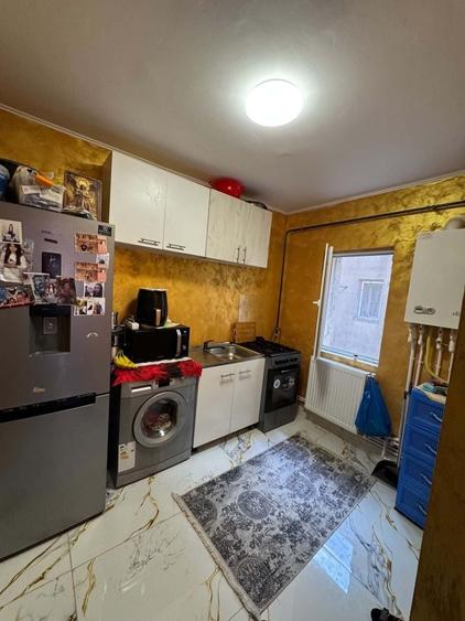 Apartament cu 4 camere semidecomandat în Hipodrom