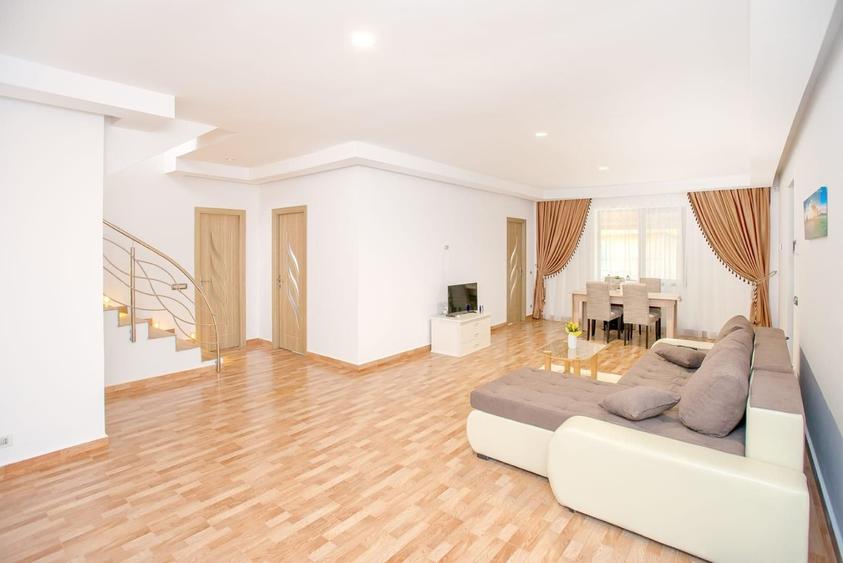 Casă cu 4 camere cu Teren 700 Mp în Central