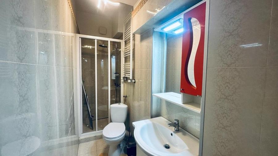 Apartament cu 3 camere semidecomandat, mobilat în Ultracentral