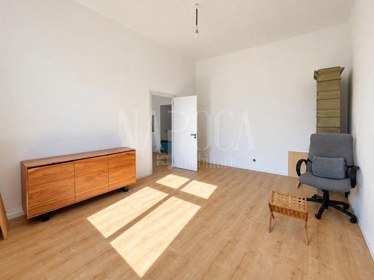 Apartament cu 3 camere semidecomandat, mobilat în Central