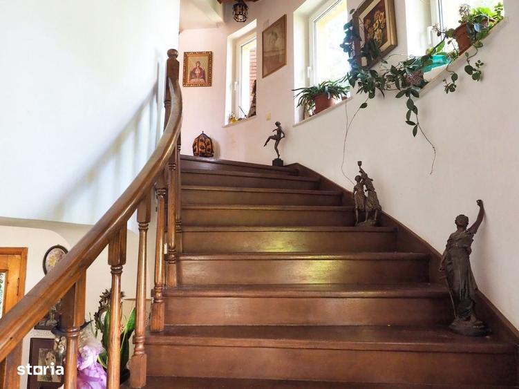 Casă cu 4 camere cu Teren 1798 Mp în Izvorani