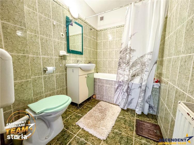 Casă cu 5 camere cu Teren 400 Mp în Simeria