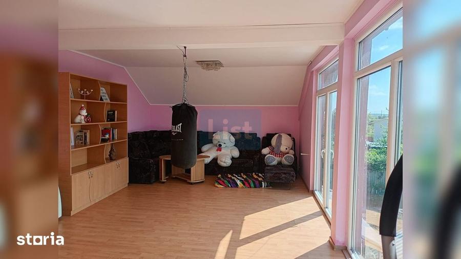 Casă cu 6 camere cu Teren 1000 Mp în Vădeni