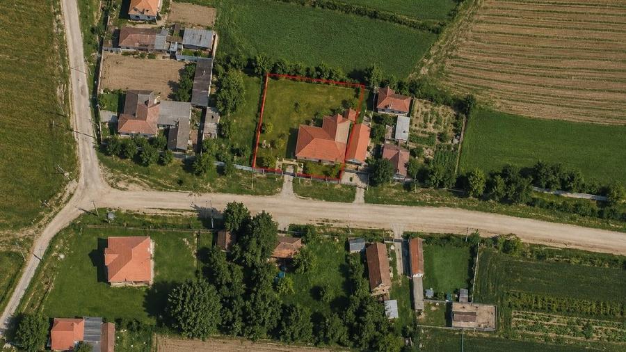 Casă individuală cu 2 camere cu Teren 1029 Mp în Tileagd