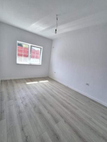 Casă individuală cu 4 camere cu Canalizare în Valea Adâncă