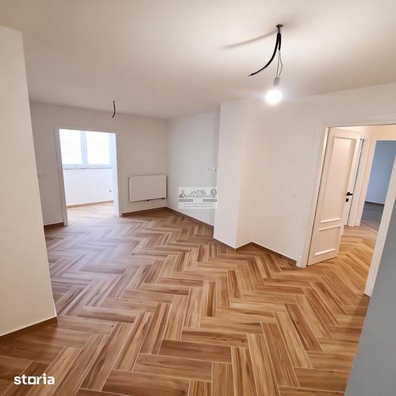 Apartament cu 4 camere decomandat în Străoane
