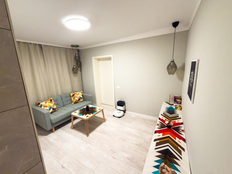 Apartament cu 2 camere semidecomandat, mobilat în Central