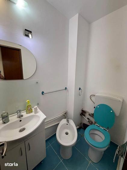 Apartament cu 3 camere decomandat în Rovine