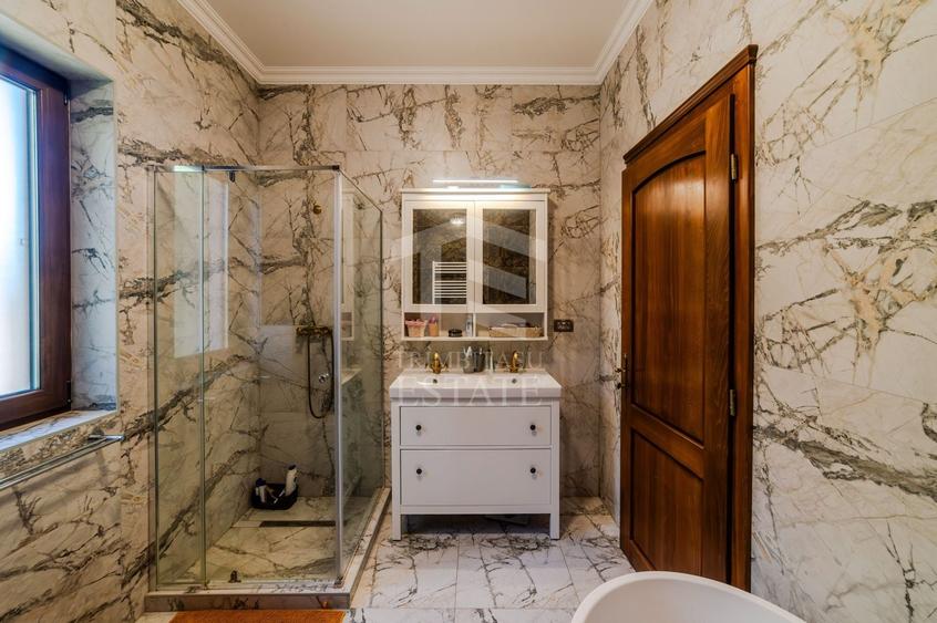 Casă individuală cu 6 camere cu Piscina în Chișoda