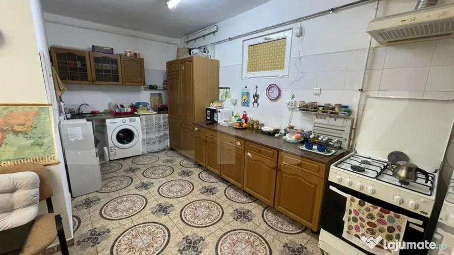 Casă cu 6 camere cu Teren 475 Mp în Olimpia-Stadion
