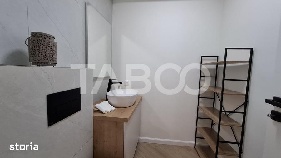 Apartament cu 5 camere decomandat în Cristian