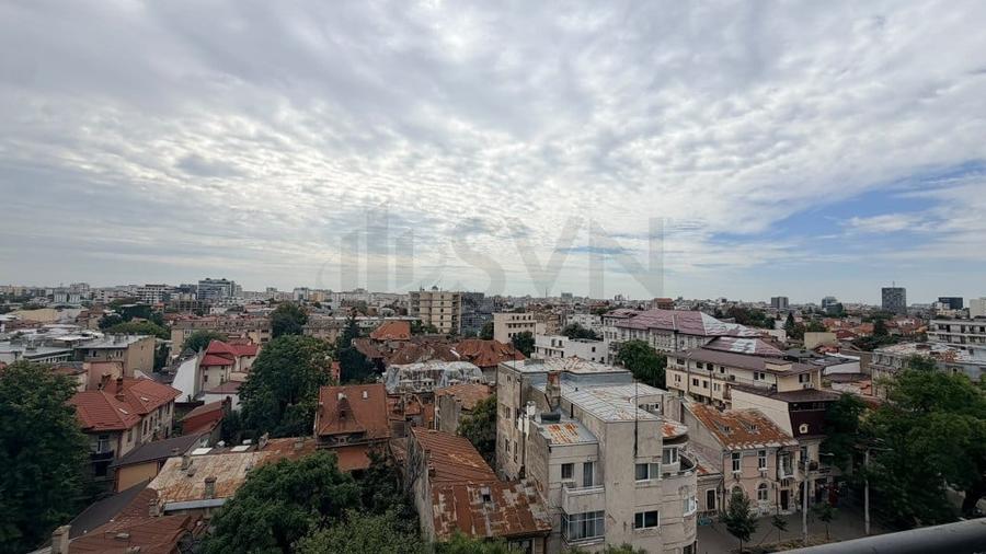 Spațiu comercial, de 1,300 mp, în Central
