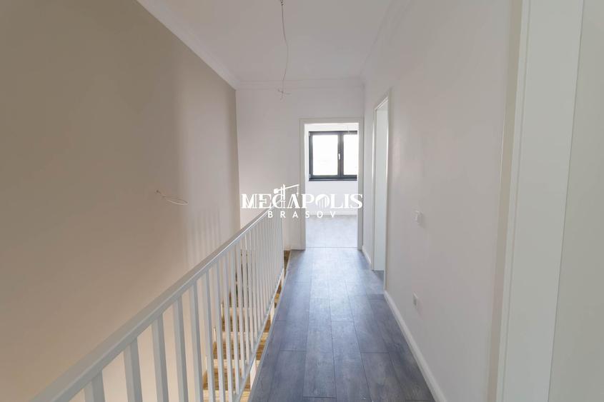 Duplex cu 3 camere cu Canalizare în Sânpetru