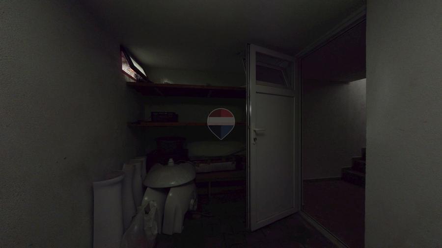 Apartament cu 3 camere semidecomandat, mobilat în Florilor