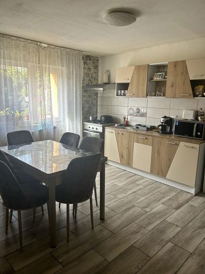 Casă cu 4 camere în Dorobanți