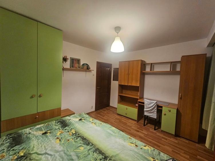 Apartament cu 4 camere decomandat, mobilat în Băneasa