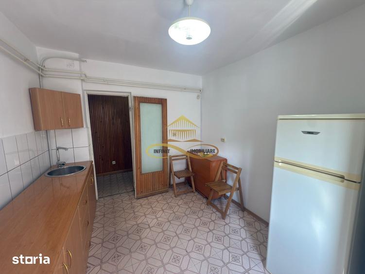 Apartament cu 3 camere decomandat în Dofteana