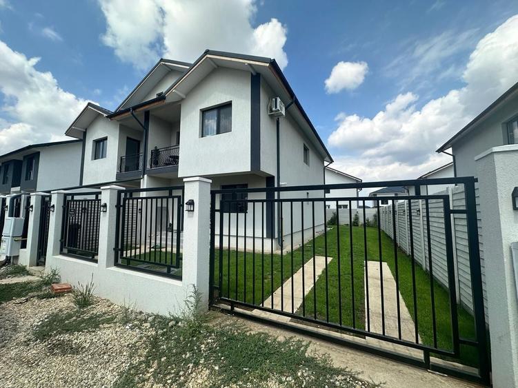 Duplex cu 4 camere cu Canalizare în Central
