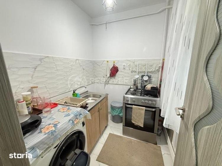 Apartament cu 3 camere nedecomandat în Tătărași