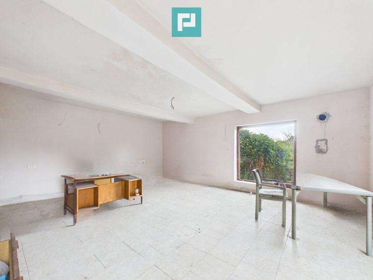 Casă individuală cu 8 camere cu Canalizare în Buteni