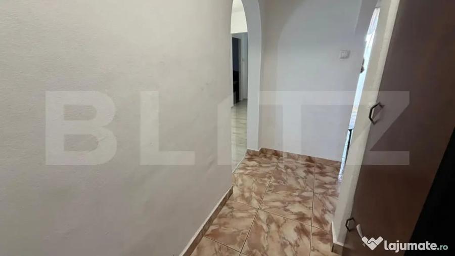 Apartament cu 3 camere decomandat în Cetate