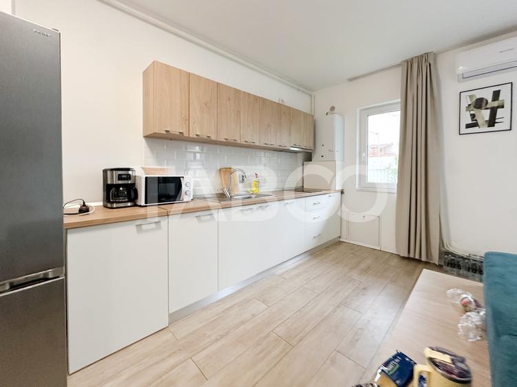 Apartament cu 2 camere semidecomandat, mobilat în Central