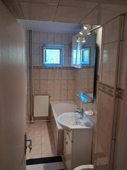 Apartament cu 3 camere semidecomandat în Alexandru cel Bun