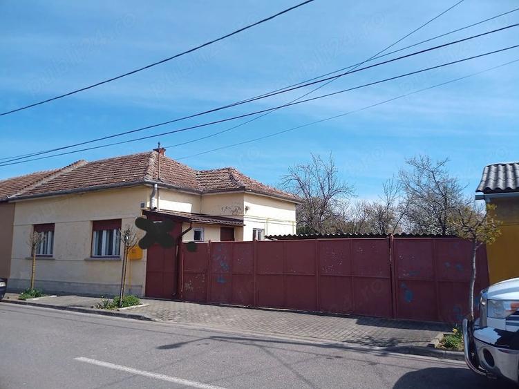 Casă cu 4 camere cu Teren 1070 Mp în Girocului