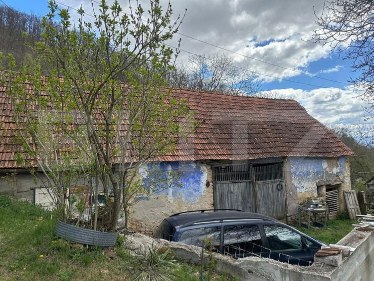 Casă individuală cu 4 camere cu Teren 21369 Mp în Boiu