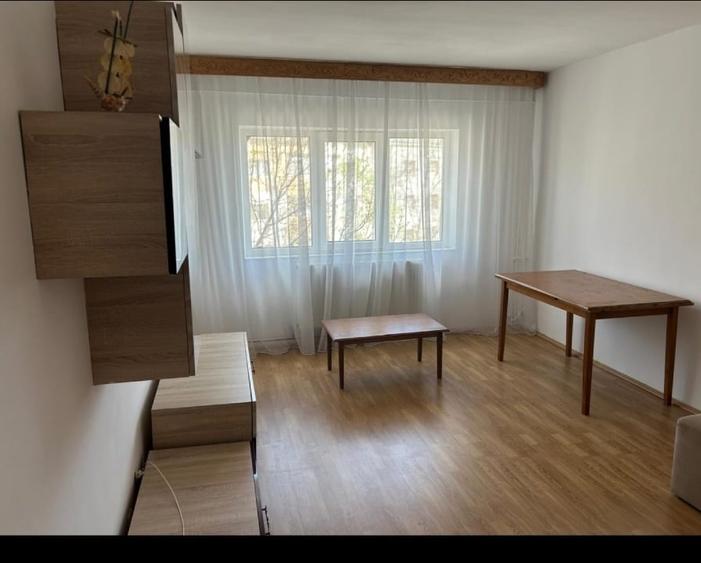 Apartament cu 2 camere decomandat, mobilat în Spital