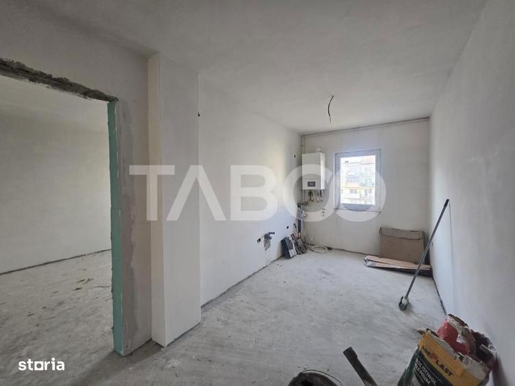 Apartament cu 3 camere decomandat în Valea Aurie