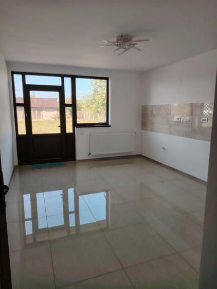 Casă cu 4 camere în Odaia Manolache