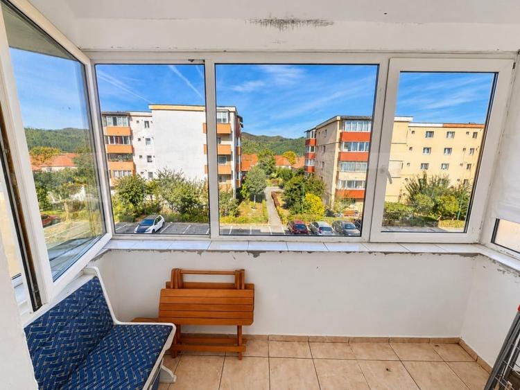 Apartament cu 2 camere decomandat, mobilat în Zărnești