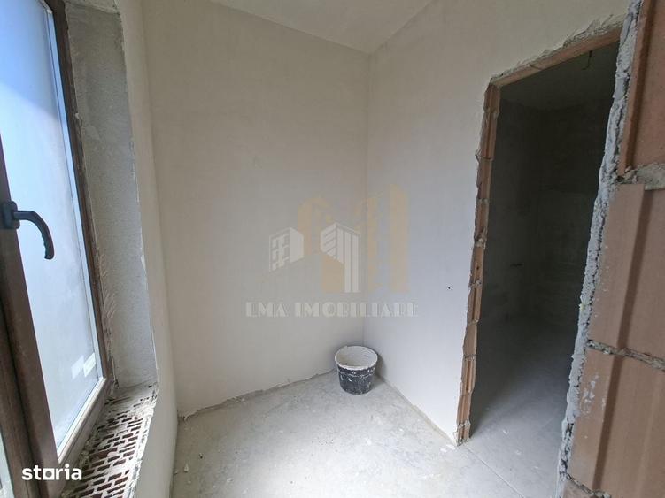 Casă cu 4 camere decomandat în Sânpetru