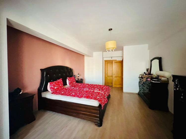 Penthouse cu 7 camere decomandat în Polonă