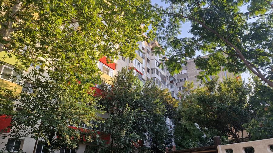 Apartament cu 3 camere decomandat în Alexandriei
