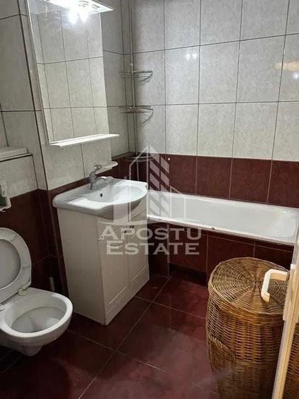 Apartament cu 3 camere decomandat în Girocului