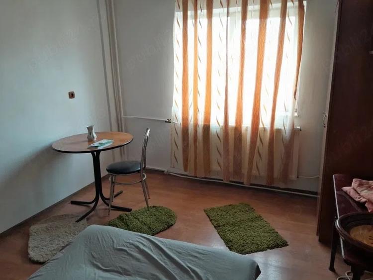 Garsonieră decomandată în 6 Vânători