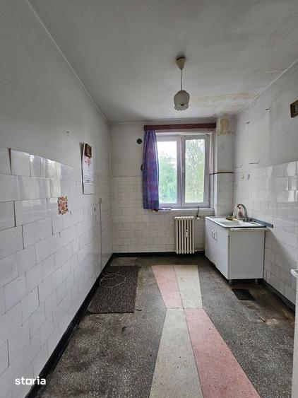Apartament cu 3 camere semidecomandat în Ultracentral
